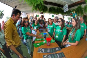 Governador Wilson Lima inaugura “Turistódromo”, lança revista do Festival Folclórico de Parintins e abre atividades da Mostra de Artesanato