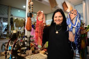 O artesanato é um pequeno pedaço da experiência no Amazonas, diz artesã