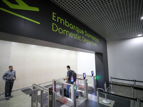 Amazonastur lista dicas para economizar na compra de passagens aéreas