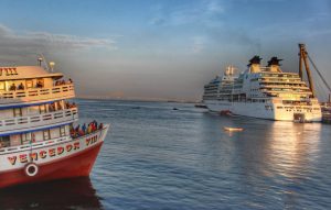 Imagem da notícia - Chegada de turistas ingleses marca encerramento da temporada de cruzeiros