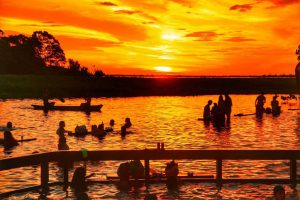 Imagem da notícia - Balneários e trilhas aquáticas são opções para turista se refrescar do calor da Ilha Tupinambarana
