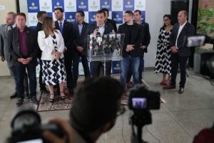 Imagem da notícia - Wilson Lima anuncia pagamento da primeira parcela do 13º salário dos servidores para novembro