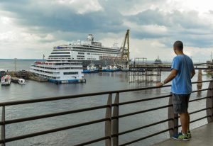 Imagem da notícia - M/S Volendam atraca em Manaus com quase 2 mil turistas