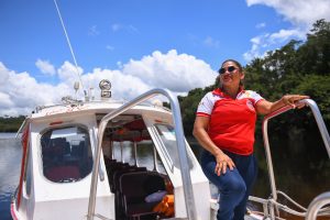 Imagem da notícia - Pelos rios e igapós, capitã revela o amor pela navegação turística