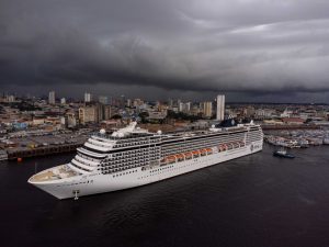 Imagem da notícia - MSC Poesia chega em Manaus com 3 mil turistas