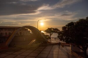 Imagem da notícia - Festival de Parintins 2024: Atrativos turísticos para ver o pôr do sol na Ilha do boi-bumbá