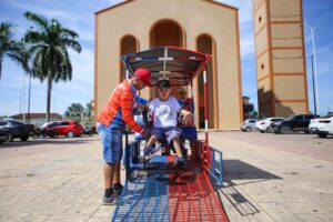Imagem da notícia - Festival de Parintins 2024: primeiro triciclo adaptado para pessoas com mobilidade reduzida garante turismo acessível