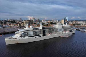 Imagem da notícia - Navio inédito Silver Ray aporta em Manaus com mais de 1,1 mil turistas