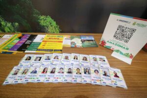 Imagem da notícia - Governo do Amazonas inicia entrega de crachás profissionais para Guias de Turismo
