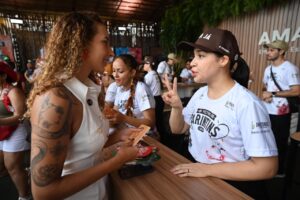 Imagem da notícia - Festival de Parintins 2025: Governo do Amazonas entrega Passaporte Parintins para visitantes na Estação do Turismo