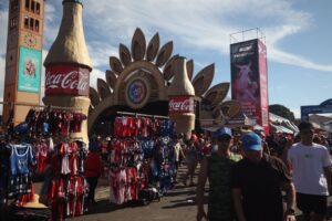 Imagem da notícia - Festival de Parintins 2025: Estação do Turismo oferece atendimento bilíngue e orientação turística durante o evento