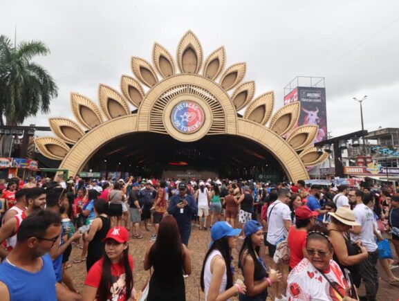 Realizado pelo Governo do Amazonas, Festival de Parintins 2025 registra recorde de público, com mais de 120 mil visitantes