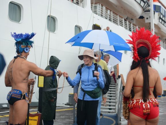 Temporada de cruzeiros 2026 é aberta com a chegada do MS Insígnia ao Porto de Manaus