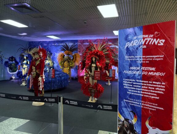 Festival de Parintins 2026: Aeroporto de Manaus recebe exposição de indumentárias e espaç…