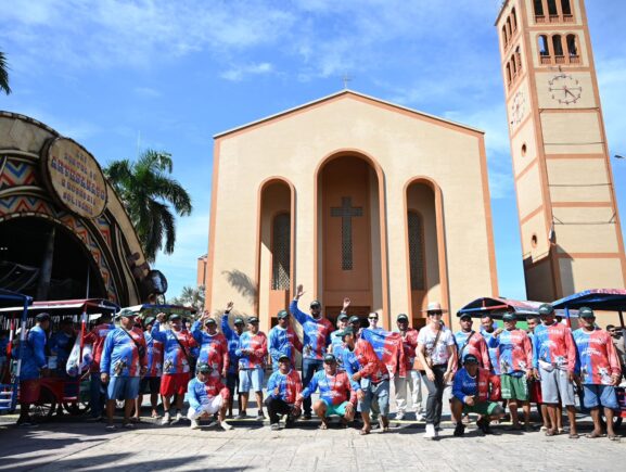 Festival de Parintins 2026: Amazonastur entrega fardamento a tricicleiros em apoio aos se…